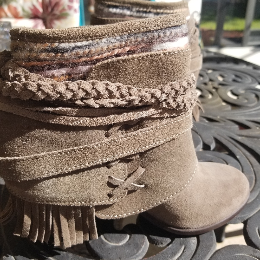 Boots - Picture 2 of 6
